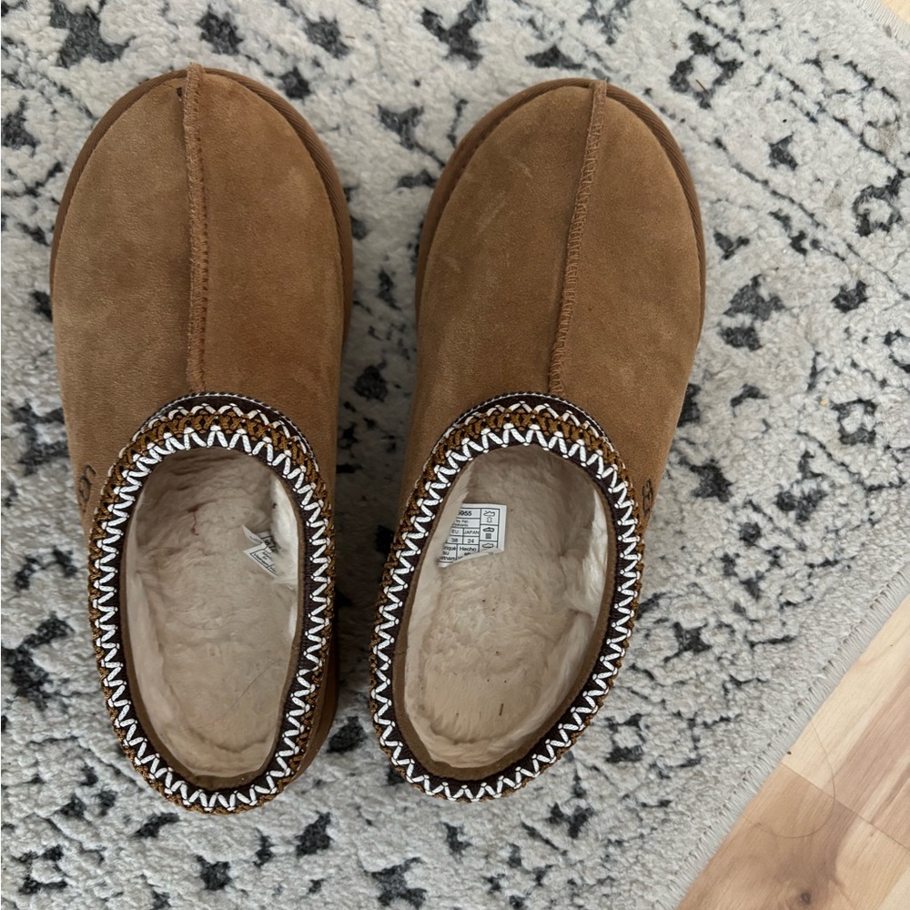 Women’s UGG slippers
